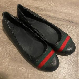Gucci Black Ballet Flats with Red & Green Stripe